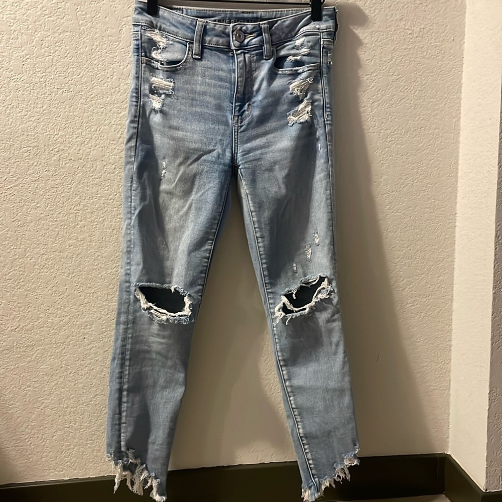 American Eagle size 4 distressed jeans